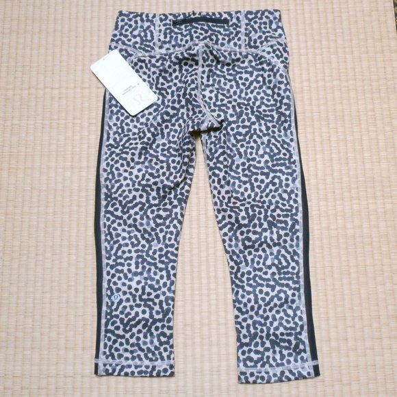 NWT-lululemon gather and sprint crop, animal printed, Size 4 - Picture 5 of 11